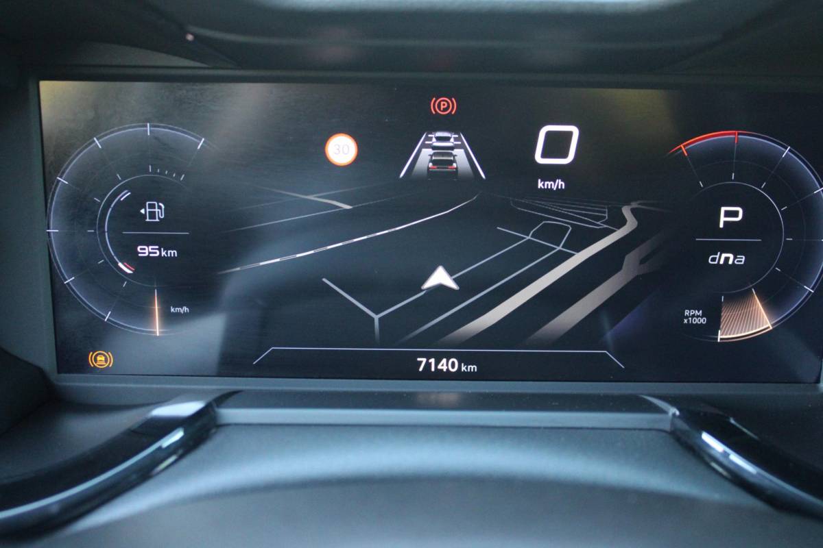 Alfa Romeo Junior Alfa Romeo Junior 1.2 145PK IBRIDA SPECIALE | PANORAMA SCHUIF/KANTEL DAK | TECHNO PACK: LED MATRIX KOPLAMPEN/AUTOMATISCH DIMMENDE BINNENSPIEGEL/DRAADLOZE TELEFOONLADER/ELEKTRISCH VERSTELBARE EN VERWARMBARE ZIJSPIEGELS MET DODEHOEK DETECTIE, ELEKTRISCH INKLAPBAAR/NAVIGATIE/HANDS-FREE ACHTERKLEP/KEYLESS ENTRY/USB TYPE C/ADAPTIVE CRUISE CONTROL MET LANE CENTERING EN FILE-ASSISTENT/ACHTERUITRIJ CAMERA MET DYNAMISCHE RIJLIJNEN/AUDIOSYSTEEM MET 6 SPEAKERS | PREMIUM PACK: “SPIGA” STOFFEN/ECOLEDER BEKLEDING MET RODE ACCENTEN – 6-VOUDIG ELEKTRISCH VERSTELBARE BESTUURDERSSTOEL, 6-VOUDIG VERSTELBARE PASSAGIERSSTOEL/VERWARMBARE VOORSTOELEN/LEDEREN STUURWIEL/AMBIENT LIGHT/INTERIEURVERLICHTING VOOR EN ACHTER MET LED TOUCH/DONKERE GETINTE ACHTERRUITEN/HOOGGLAS ZWARTE BODYKIT MET RODE ACCENTEN | 18″ LICHTMETALEN VELGEN “PETALI” | DRAADLOZE APPLE CARPLAY/ANDROID AUTO |