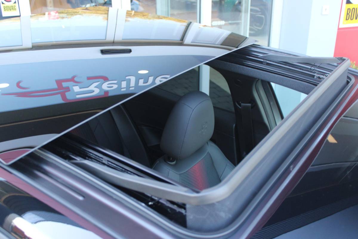 Alfa Romeo Junior Alfa Romeo Junior 1.2 145PK IBRIDA SPECIALE | PANORAMA SCHUIF/KANTEL DAK | TECHNO PACK: LED MATRIX KOPLAMPEN/AUTOMATISCH DIMMENDE BINNENSPIEGEL/DRAADLOZE TELEFOONLADER/ELEKTRISCH VERSTELBARE EN VERWARMBARE ZIJSPIEGELS MET DODEHOEK DETECTIE, ELEKTRISCH INKLAPBAAR/NAVIGATIE/HANDS-FREE ACHTERKLEP/KEYLESS ENTRY/USB TYPE C/ADAPTIVE CRUISE CONTROL MET LANE CENTERING EN FILE-ASSISTENT/ACHTERUITRIJ CAMERA MET DYNAMISCHE RIJLIJNEN/AUDIOSYSTEEM MET 6 SPEAKERS | PREMIUM PACK: “SPIGA” STOFFEN/ECOLEDER BEKLEDING MET RODE ACCENTEN – 6-VOUDIG ELEKTRISCH VERSTELBARE BESTUURDERSSTOEL, 6-VOUDIG VERSTELBARE PASSAGIERSSTOEL/VERWARMBARE VOORSTOELEN/LEDEREN STUURWIEL/AMBIENT LIGHT/INTERIEURVERLICHTING VOOR EN ACHTER MET LED TOUCH/DONKERE GETINTE ACHTERRUITEN/HOOGGLAS ZWARTE BODYKIT MET RODE ACCENTEN | 18″ LICHTMETALEN VELGEN “PETALI” | DRAADLOZE APPLE CARPLAY/ANDROID AUTO |