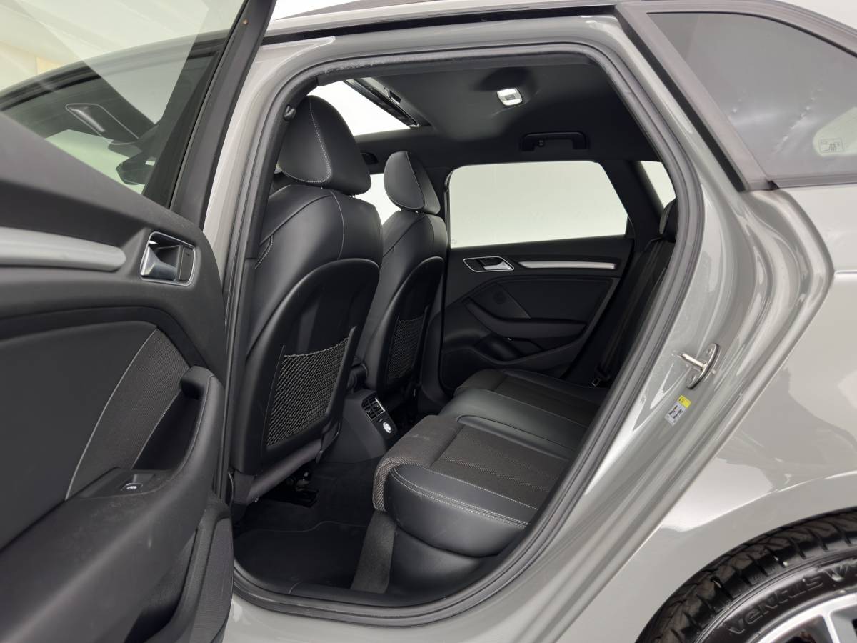 Audi A3 Audi A3 Sportback 35 TFSI S-Line Edition MHEV Aut. *PANO | LEATHER-FABRIC | LED-LIGHTS | DIGI-COCKPIT | NAVI-FULLMAP | HEATED-SPORTSEATS | PRIVACY-GLASS | ECC | PDC | CRUISE | 18”ALU*