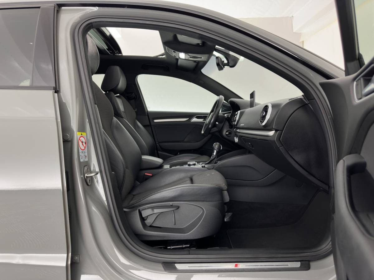 Audi A3 Audi A3 Sportback 35 TFSI S-Line Edition MHEV Aut. *PANO | LEATHER-FABRIC | LED-LIGHTS | DIGI-COCKPIT | NAVI-FULLMAP | HEATED-SPORTSEATS | PRIVACY-GLASS | ECC | PDC | CRUISE | 18”ALU*