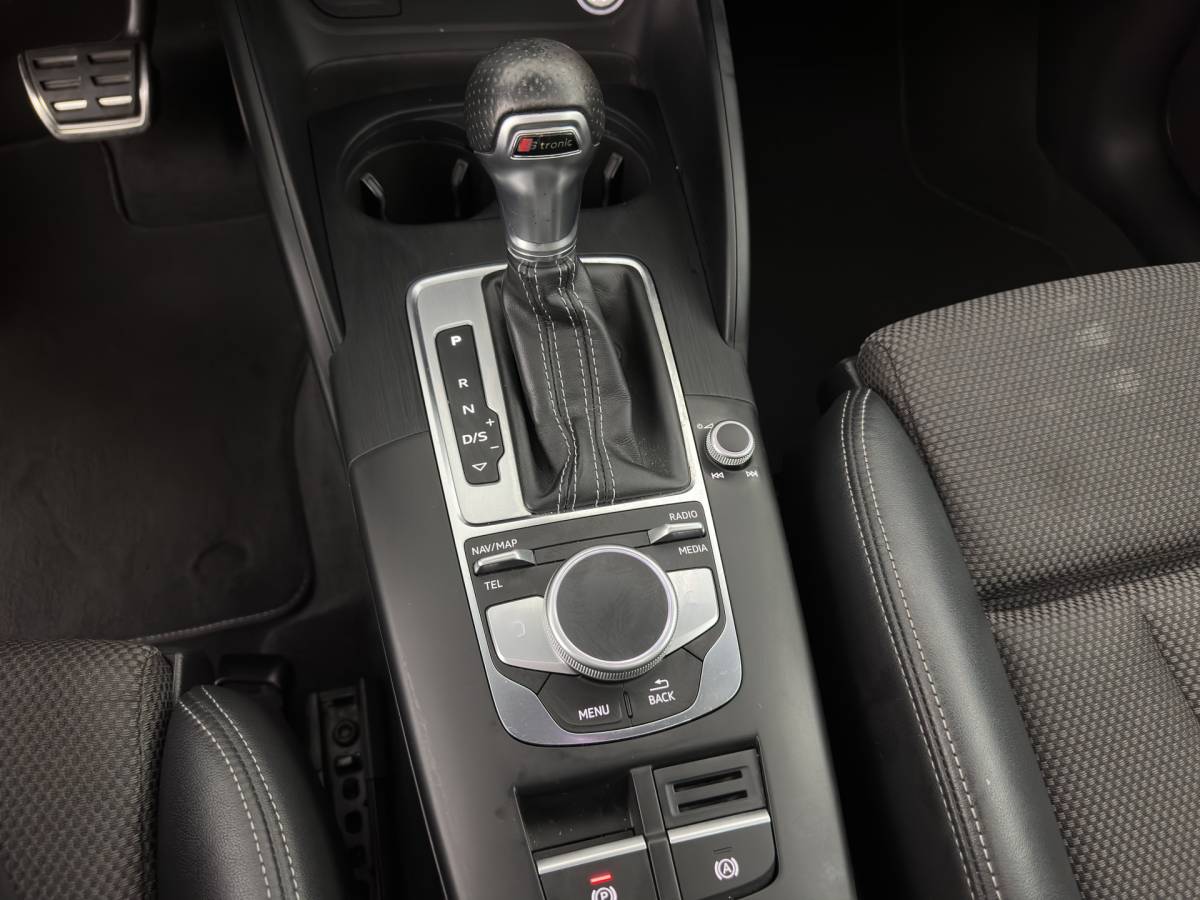 Audi A3 Audi A3 Sportback 35 TFSI S-Line Edition MHEV Aut. *PANO | LEATHER-FABRIC | LED-LIGHTS | DIGI-COCKPIT | NAVI-FULLMAP | HEATED-SPORTSEATS | PRIVACY-GLASS | ECC | PDC | CRUISE | 18”ALU*