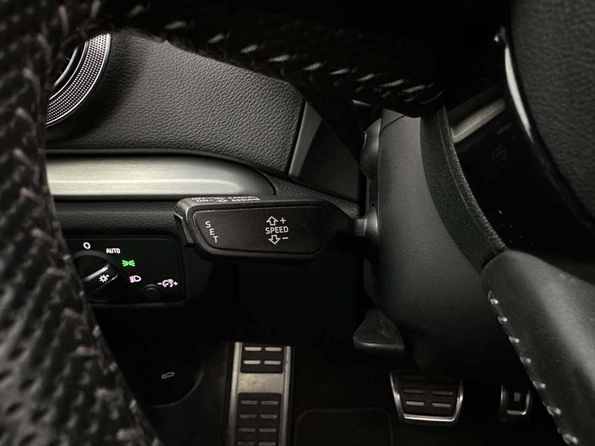 Audi A3 Audi A3 Sportback 35 TFSI S-Line Edition MHEV Aut. *PANO | LEATHER-FABRIC | LED-LIGHTS | DIGI-COCKPIT | NAVI-FULLMAP | HEATED-SPORTSEATS | PRIVACY-GLASS | ECC | PDC | CRUISE | 18”ALU*