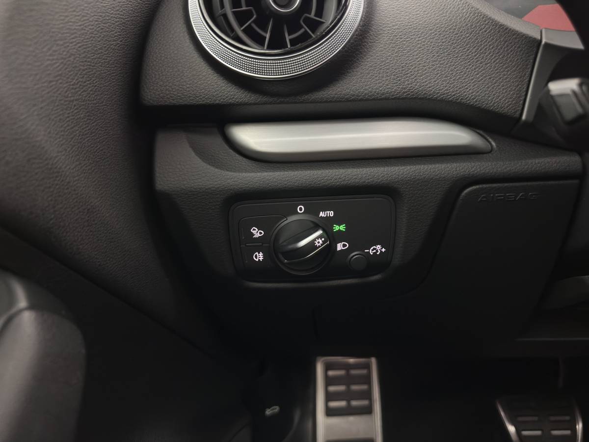 Audi A3 Audi A3 Sportback 35 TFSI S-Line Edition MHEV Aut. *PANO | LEATHER-FABRIC | LED-LIGHTS | DIGI-COCKPIT | NAVI-FULLMAP | HEATED-SPORTSEATS | PRIVACY-GLASS | ECC | PDC | CRUISE | 18”ALU*