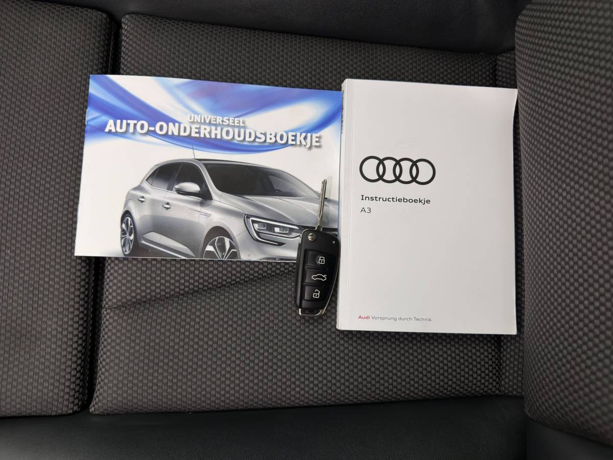 Audi A3 Audi A3 Sportback 35 TFSI S-Line Edition MHEV Aut. *PANO | LEATHER-FABRIC | LED-LIGHTS | DIGI-COCKPIT | NAVI-FULLMAP | HEATED-SPORTSEATS | PRIVACY-GLASS | ECC | PDC | CRUISE | 18”ALU*