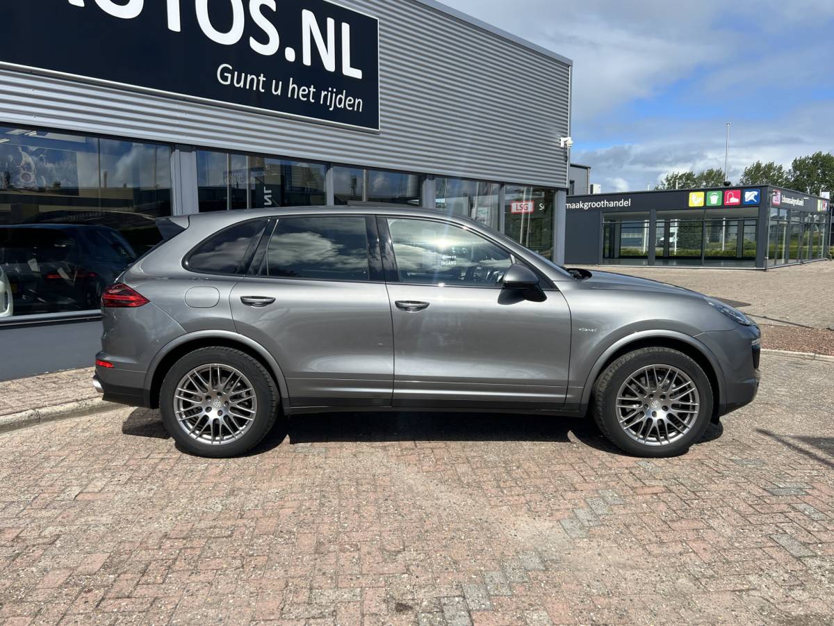 Porsche Cayenne Porsche Cayenne 3.0 D (3800 REST BPM)