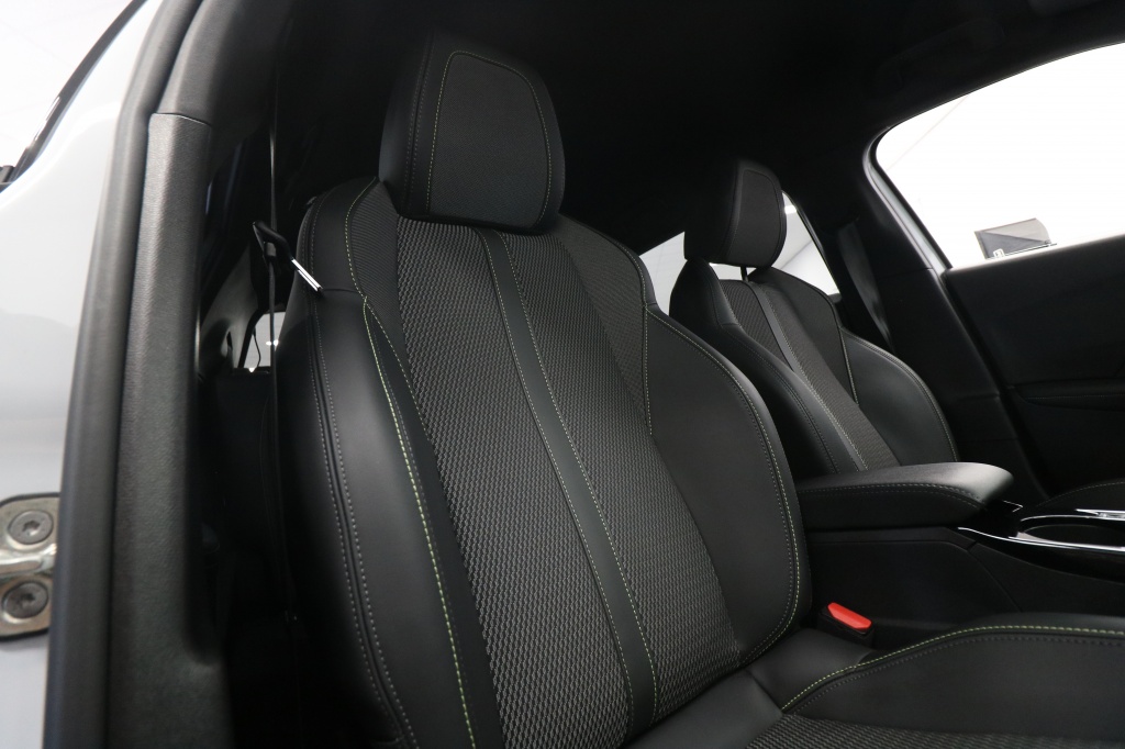 Peugeot e-2008 Peugeot e-2008 EV GT Avantage 54 kWh