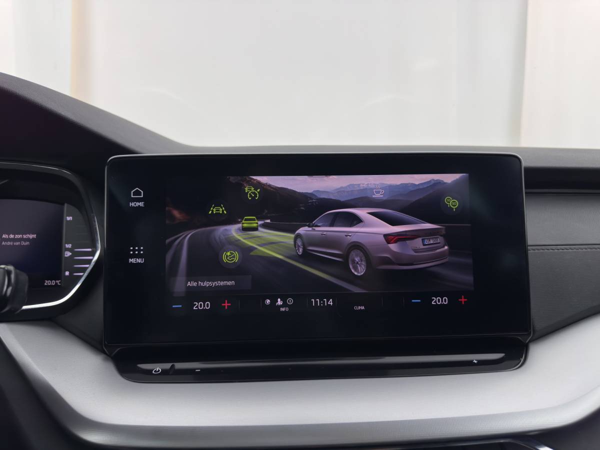 Škoda Octavia ŠKODA Octavia 1.0 e-TSI Sport Business MHEV (INCL-BTW) Aut. *FULL-LED | DIGI-COCKPIT | ADAPTIVE-CRUISE | SPORTSEATS | NAVI-FULLMAP | CARPLAY | SHIFTPADDLES | ECC | PDC | DAB | AMBIENTLIGHT | TOWBAR | 18”ALU*