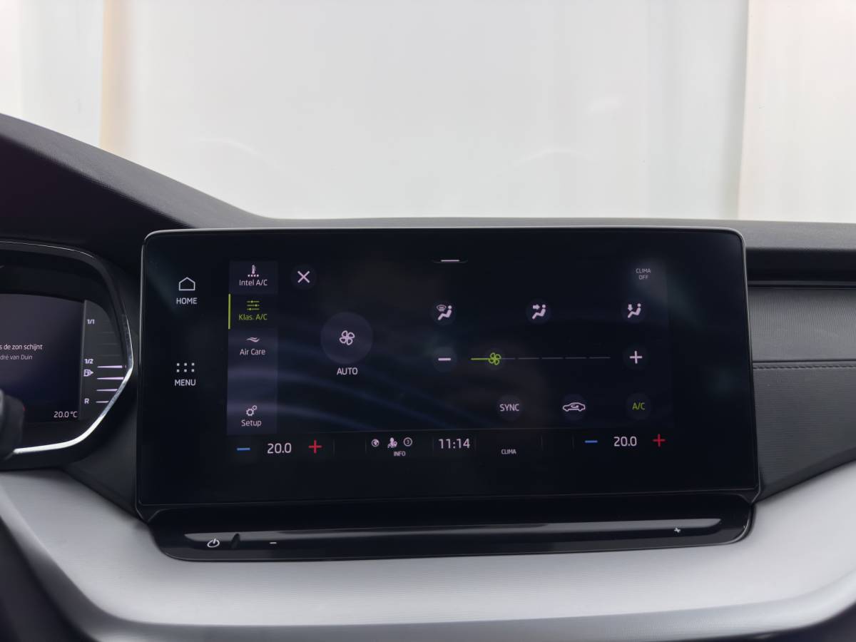 Škoda Octavia ŠKODA Octavia 1.0 e-TSI Sport Business MHEV (INCL-BTW) Aut. *FULL-LED | DIGI-COCKPIT | ADAPTIVE-CRUISE | SPORTSEATS | NAVI-FULLMAP | CARPLAY | SHIFTPADDLES | ECC | PDC | DAB | AMBIENTLIGHT | TOWBAR | 18”ALU*