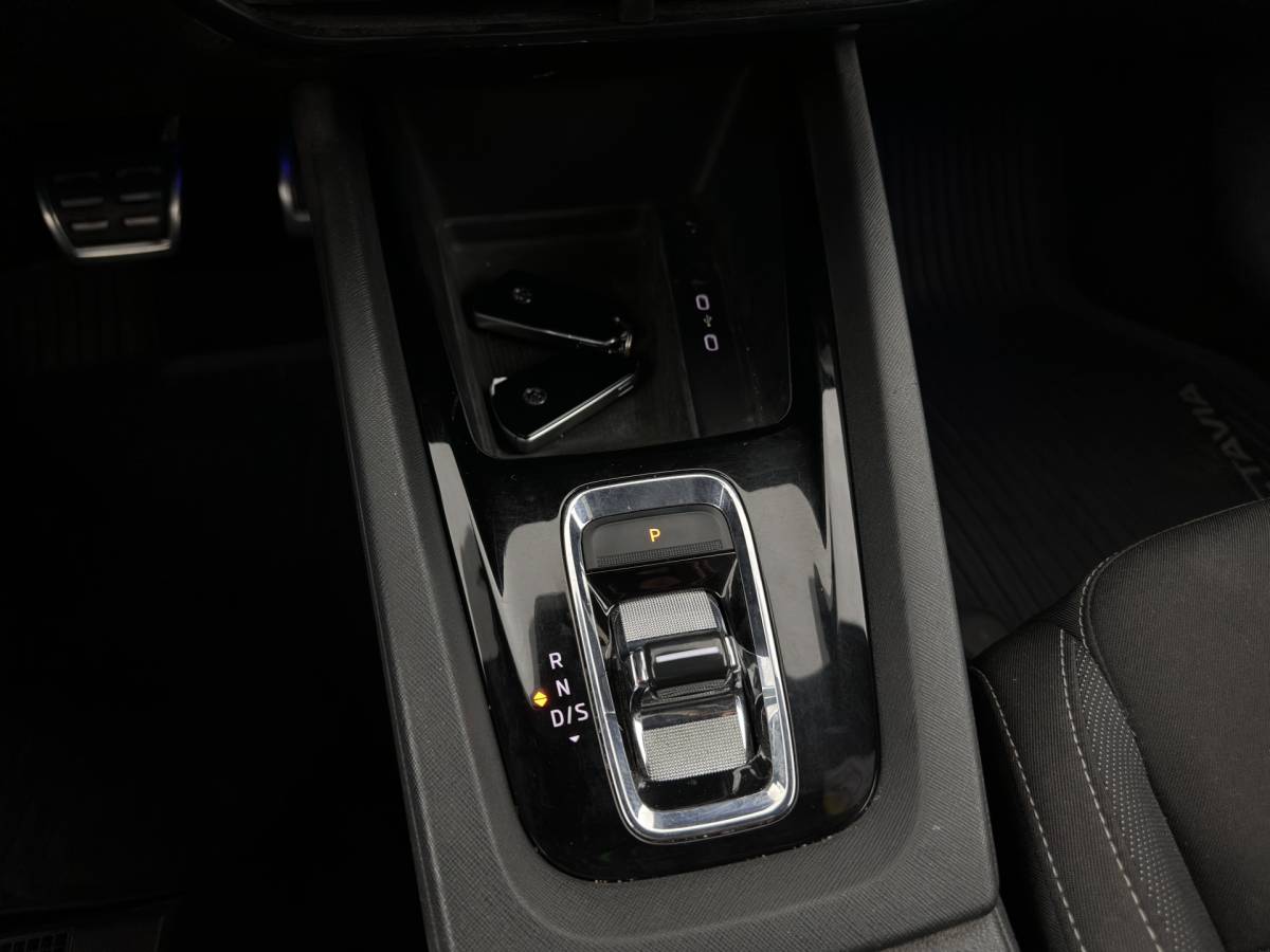 Škoda Octavia ŠKODA Octavia 1.0 e-TSI Sport Business MHEV (INCL-BTW) Aut. *FULL-LED | DIGI-COCKPIT | ADAPTIVE-CRUISE | SPORTSEATS | NAVI-FULLMAP | CARPLAY | SHIFTPADDLES | ECC | PDC | DAB | AMBIENTLIGHT | TOWBAR | 18”ALU*