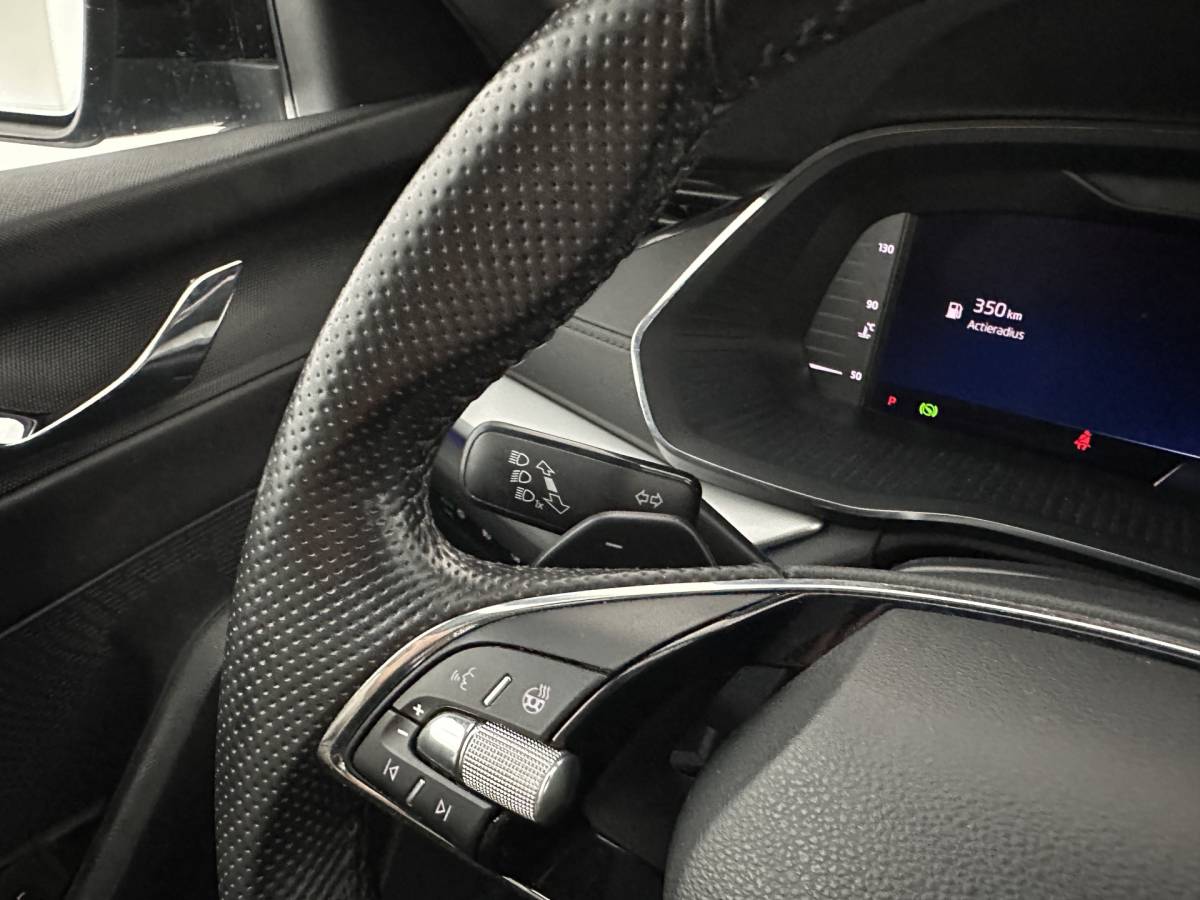 Škoda Octavia ŠKODA Octavia 1.0 e-TSI Sport Business MHEV (INCL-BTW) Aut. *FULL-LED | DIGI-COCKPIT | ADAPTIVE-CRUISE | SPORTSEATS | NAVI-FULLMAP | CARPLAY | SHIFTPADDLES | ECC | PDC | DAB | AMBIENTLIGHT | TOWBAR | 18”ALU*