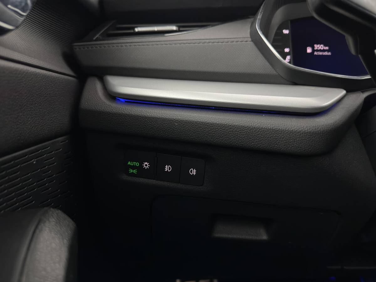 Škoda Octavia ŠKODA Octavia 1.0 e-TSI Sport Business MHEV (INCL-BTW) Aut. *FULL-LED | DIGI-COCKPIT | ADAPTIVE-CRUISE | SPORTSEATS | NAVI-FULLMAP | CARPLAY | SHIFTPADDLES | ECC | PDC | DAB | AMBIENTLIGHT | TOWBAR | 18”ALU*