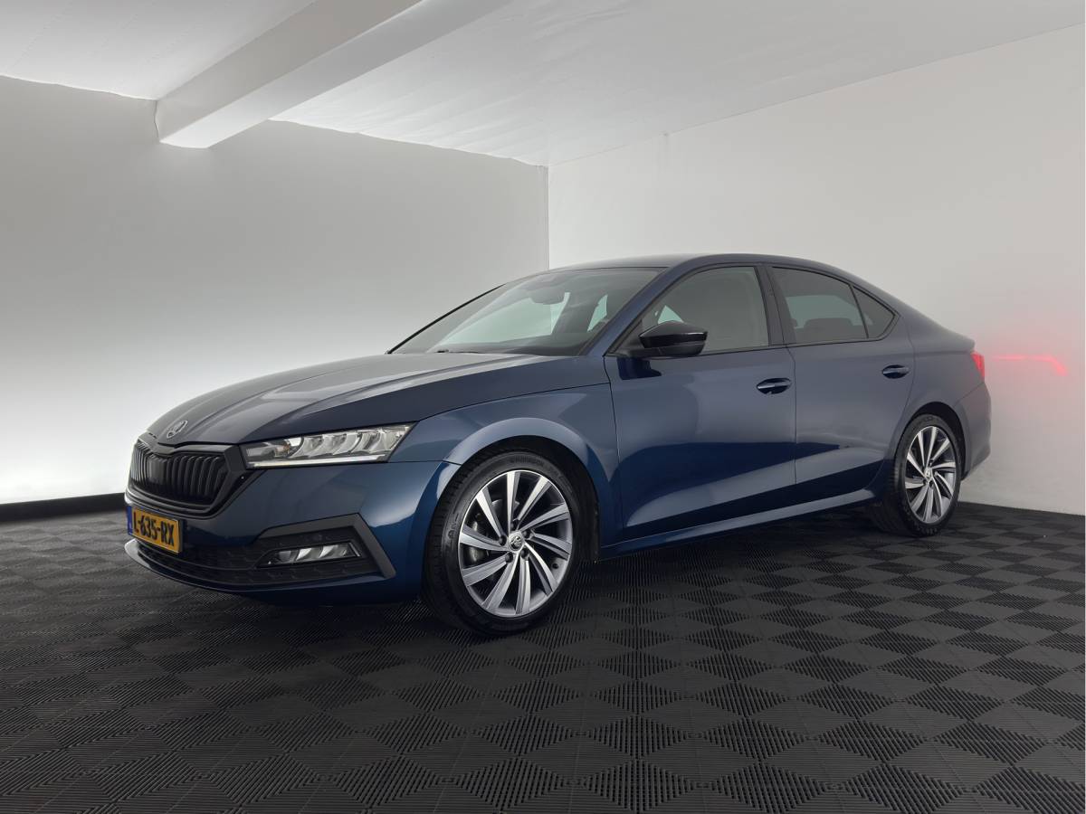 Škoda Octavia ŠKODA Octavia 1.0 e-TSI Sport Business MHEV (INCL-BTW) Aut. *FULL-LED | DIGI-COCKPIT | ADAPTIVE-CRUISE | SPORTSEATS | NAVI-FULLMAP | CARPLAY | SHIFTPADDLES | ECC | PDC | DAB | AMBIENTLIGHT | TOWBAR | 18”ALU*