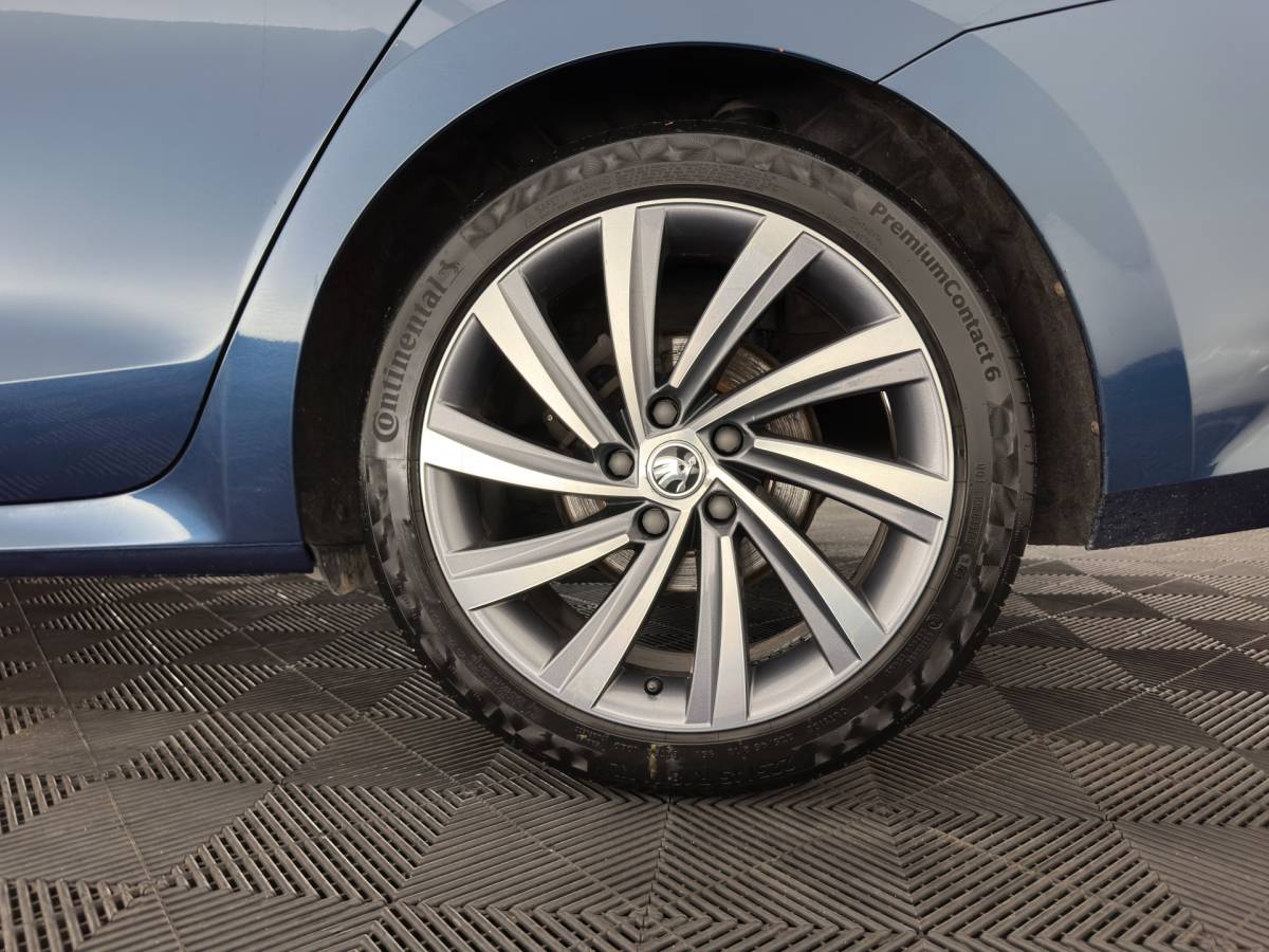 Škoda Octavia ŠKODA Octavia 1.0 e-TSI Sport Business MHEV (INCL-BTW) Aut. *FULL-LED | DIGI-COCKPIT | ADAPTIVE-CRUISE | SPORTSEATS | NAVI-FULLMAP | CARPLAY | SHIFTPADDLES | ECC | PDC | DAB | AMBIENTLIGHT | TOWBAR | 18”ALU*