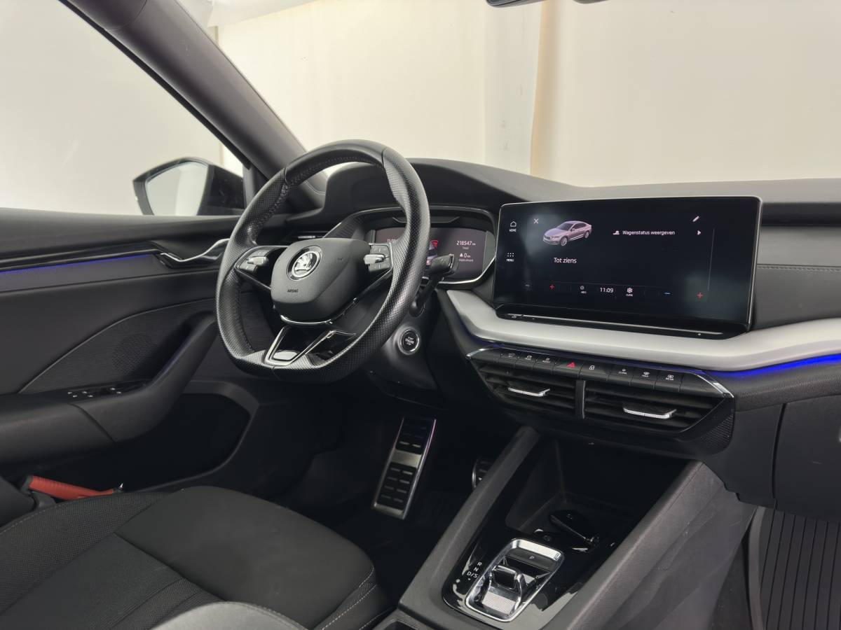 Škoda Octavia ŠKODA Octavia 1.0 e-TSI Sport Business MHEV (INCL-BTW) Aut. *FULL-LED | DIGI-COCKPIT | ADAPTIVE-CRUISE | SPORTSEATS | NAVI-FULLMAP | CARPLAY | SHIFTPADDLES | ECC | PDC | DAB | AMBIENTLIGHT | TOWBAR | 18”ALU*