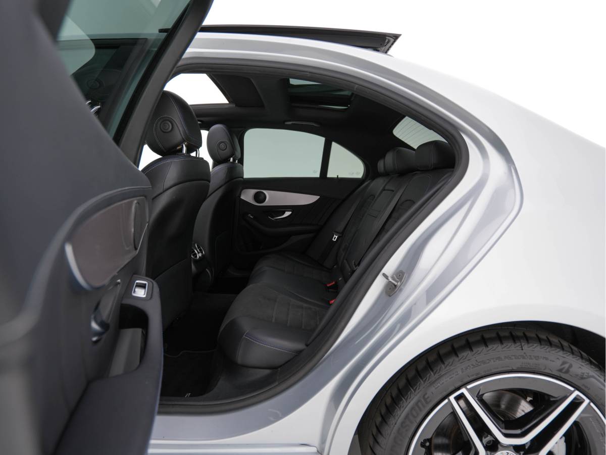 Mercedes-Benz C-Klasse Mercedes-Benz C-klasse 300 e Business Solution AMG Limited Night-Pack (Plug-in) {SoH-94%} (INCL-BTW) Aut. *PANO | LEATHER-MICROFIBRE | MULTIBEAM-LED | TOPVIEW | DIGI-COCKPIT | BLINDSPOT | HEATED-SPORTSEATS | SHIFTPADDLES | NAVI-FULLAMP | PRIVACY-GLASS | PDC | CRUISE | TOWBAR | 18″