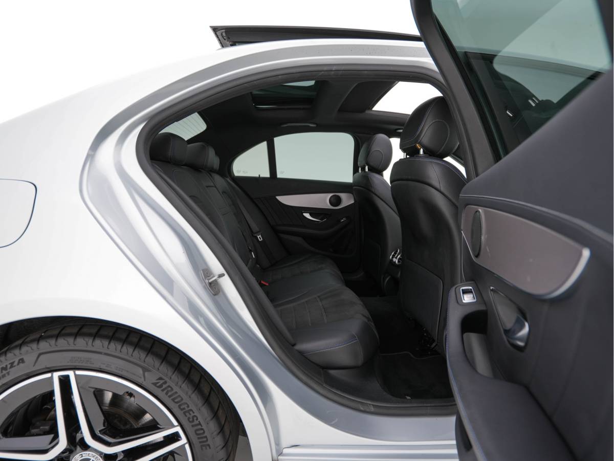 Mercedes-Benz C-Klasse Mercedes-Benz C-klasse 300 e Business Solution AMG Limited Night-Pack (Plug-in) {SoH-94%} (INCL-BTW) Aut. *PANO | LEATHER-MICROFIBRE | MULTIBEAM-LED | TOPVIEW | DIGI-COCKPIT | BLINDSPOT | HEATED-SPORTSEATS | SHIFTPADDLES | NAVI-FULLAMP | PRIVACY-GLASS | PDC | CRUISE | TOWBAR | 18″