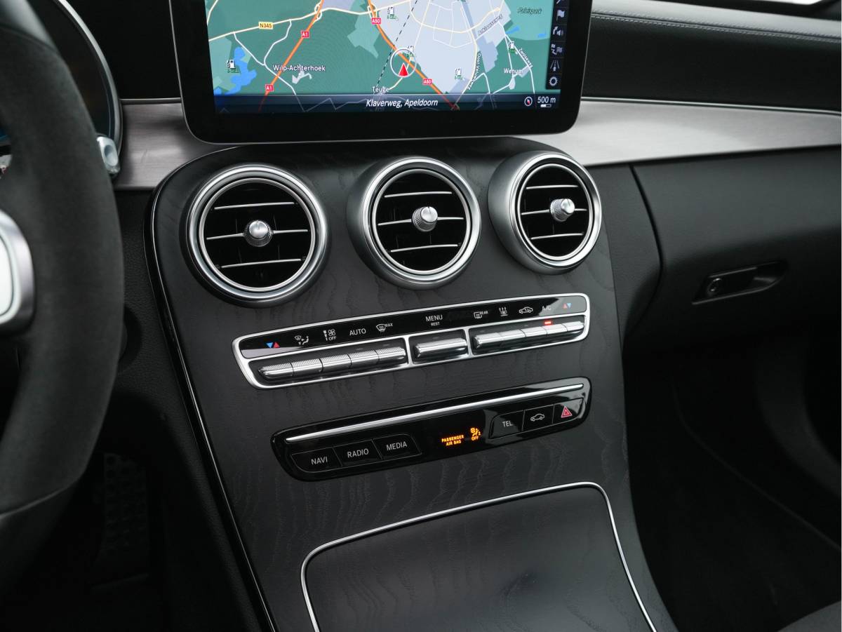 Mercedes-Benz C-Klasse Mercedes-Benz C-klasse 300 e Business Solution AMG Limited Night-Pack (Plug-in) {SoH-94%} (INCL-BTW) Aut. *PANO | LEATHER-MICROFIBRE | MULTIBEAM-LED | TOPVIEW | DIGI-COCKPIT | BLINDSPOT | HEATED-SPORTSEATS | SHIFTPADDLES | NAVI-FULLAMP | PRIVACY-GLASS | PDC | CRUISE | TOWBAR | 18″