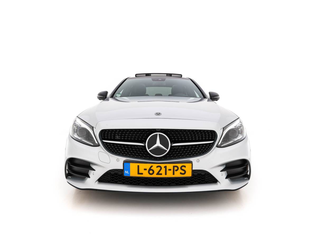 Mercedes-Benz C-Klasse Mercedes-Benz C-klasse 300 e Business Solution AMG Limited Night-Pack (Plug-in) {SoH-94%} (INCL-BTW) Aut. *PANO | LEATHER-MICROFIBRE | MULTIBEAM-LED | TOPVIEW | DIGI-COCKPIT | BLINDSPOT | HEATED-SPORTSEATS | SHIFTPADDLES | NAVI-FULLAMP | PRIVACY-GLASS | PDC | CRUISE | TOWBAR | 18″