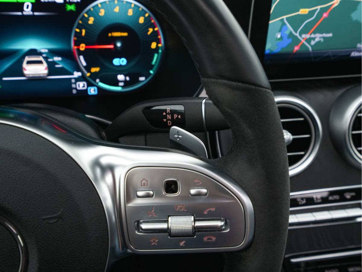 Mercedes-Benz C-Klasse Mercedes-Benz C-klasse 300 e Business Solution AMG Limited Night-Pack (Plug-in) {SoH-94%} (INCL-BTW) Aut. *PANO | LEATHER-MICROFIBRE | MULTIBEAM-LED | TOPVIEW | DIGI-COCKPIT | BLINDSPOT | HEATED-SPORTSEATS | SHIFTPADDLES | NAVI-FULLAMP | PRIVACY-GLASS | PDC | CRUISE | TOWBAR | 18″