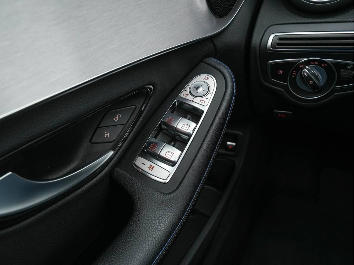 Mercedes-Benz C-Klasse Mercedes-Benz C-klasse 300 e Business Solution AMG Limited Night-Pack (Plug-in) {SoH-94%} (INCL-BTW) Aut. *PANO | LEATHER-MICROFIBRE | MULTIBEAM-LED | TOPVIEW | DIGI-COCKPIT | BLINDSPOT | HEATED-SPORTSEATS | SHIFTPADDLES | NAVI-FULLAMP | PRIVACY-GLASS | PDC | CRUISE | TOWBAR | 18″