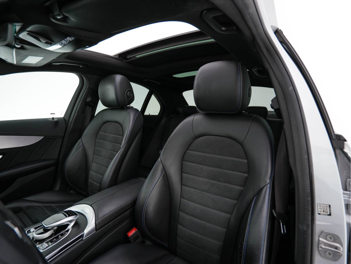Mercedes-Benz C-Klasse Mercedes-Benz C-klasse 300 e Business Solution AMG Limited Night-Pack (Plug-in) {SoH-94%} (INCL-BTW) Aut. *PANO | LEATHER-MICROFIBRE | MULTIBEAM-LED | TOPVIEW | DIGI-COCKPIT | BLINDSPOT | HEATED-SPORTSEATS | SHIFTPADDLES | NAVI-FULLAMP | PRIVACY-GLASS | PDC | CRUISE | TOWBAR | 18″