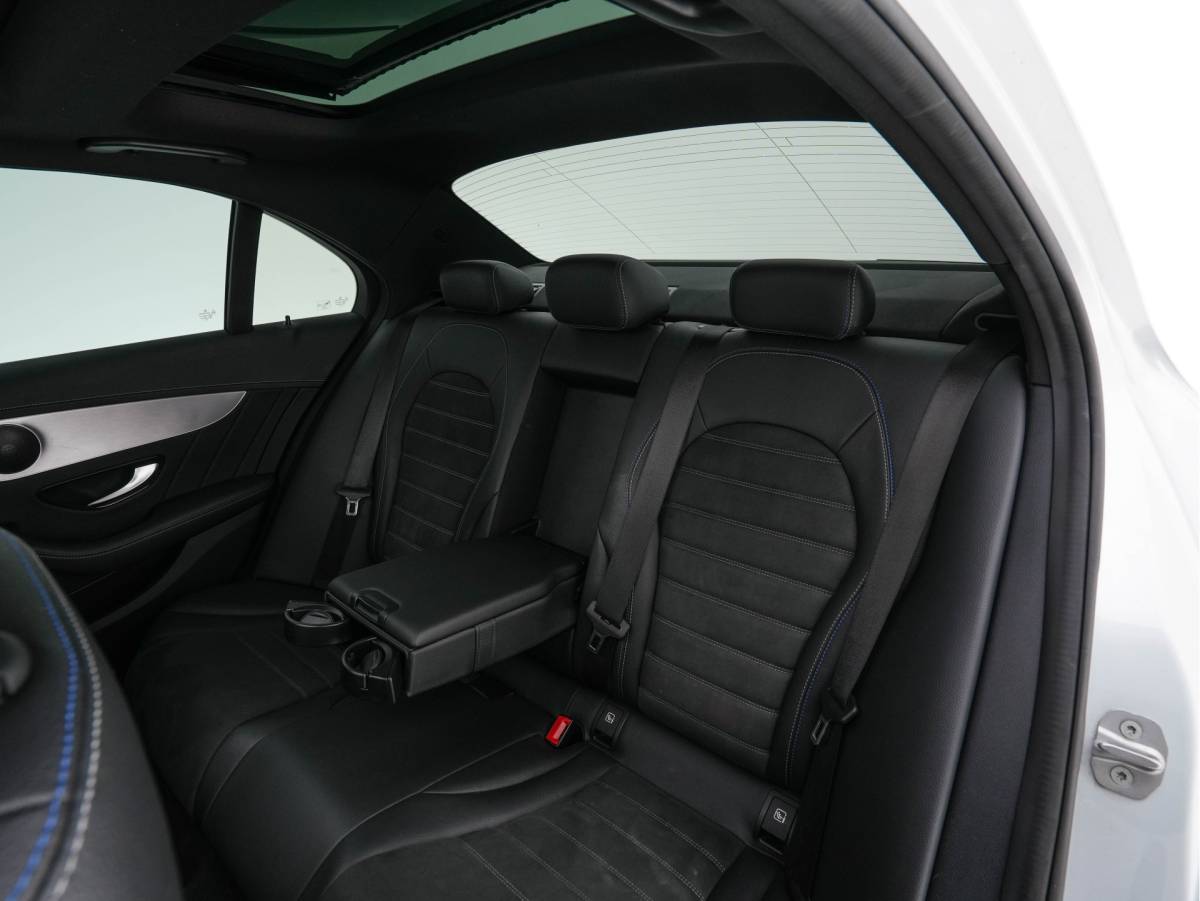 Mercedes-Benz C-Klasse Mercedes-Benz C-klasse 300 e Business Solution AMG Limited Night-Pack (Plug-in) {SoH-94%} (INCL-BTW) Aut. *PANO | LEATHER-MICROFIBRE | MULTIBEAM-LED | TOPVIEW | DIGI-COCKPIT | BLINDSPOT | HEATED-SPORTSEATS | SHIFTPADDLES | NAVI-FULLAMP | PRIVACY-GLASS | PDC | CRUISE | TOWBAR | 18″
