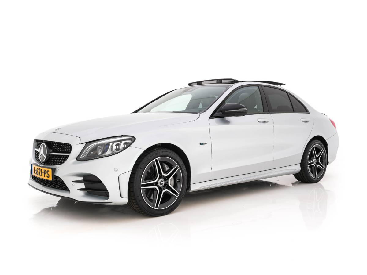 Mercedes-Benz C-Klasse Mercedes-Benz C-klasse 300 e Business Solution AMG Limited Night-Pack (Plug-in) {SoH-94%} (INCL-BTW) Aut. *PANO | LEATHER-MICROFIBRE | MULTIBEAM-LED | TOPVIEW | DIGI-COCKPIT | BLINDSPOT | HEATED-SPORTSEATS | SHIFTPADDLES | NAVI-FULLAMP | PRIVACY-GLASS | PDC | CRUISE | TOWBAR | 18″