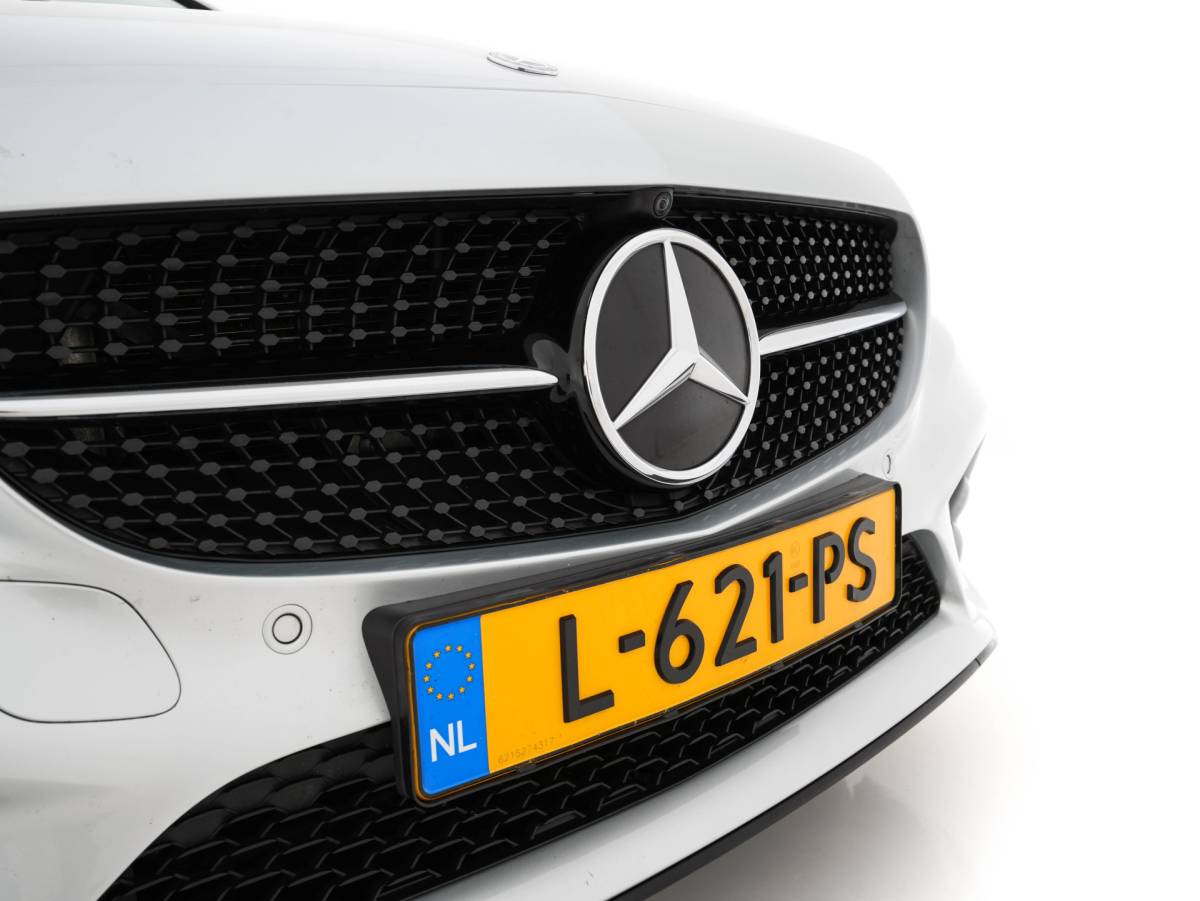 Mercedes-Benz C-Klasse Mercedes-Benz C-klasse 300 e Business Solution AMG Limited Night-Pack (Plug-in) {SoH-94%} (INCL-BTW) Aut. *PANO | LEATHER-MICROFIBRE | MULTIBEAM-LED | TOPVIEW | DIGI-COCKPIT | BLINDSPOT | HEATED-SPORTSEATS | SHIFTPADDLES | NAVI-FULLAMP | PRIVACY-GLASS | PDC | CRUISE | TOWBAR | 18″