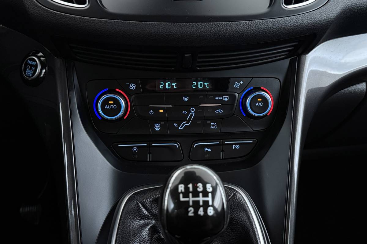 Ford C-MAX Ford C-Max 1.0 Titanium | Trekhaak | CarPlay | Camera | Climate Control | Keyless Entry/Start | Cruise Control |