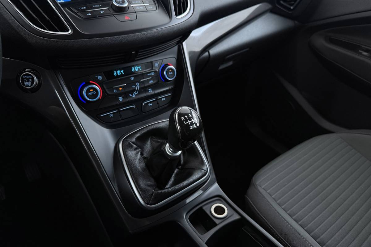Ford C-MAX Ford C-Max 1.0 Titanium | Trekhaak | CarPlay | Camera | Climate Control | Keyless Entry/Start | Cruise Control |