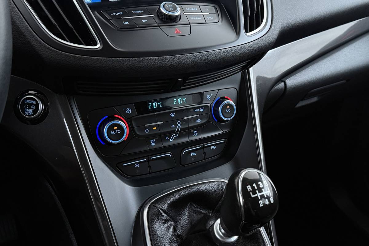 Ford C-MAX Ford C-Max 1.0 Titanium | Trekhaak | CarPlay | Camera | Climate Control | Keyless Entry/Start | Cruise Control |