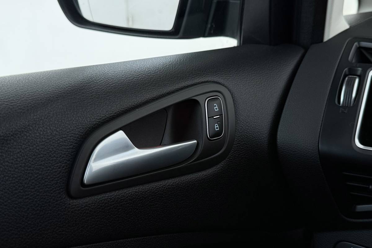 Ford C-MAX Ford C-Max 1.0 Titanium | Trekhaak | CarPlay | Camera | Climate Control | Keyless Entry/Start | Cruise Control |