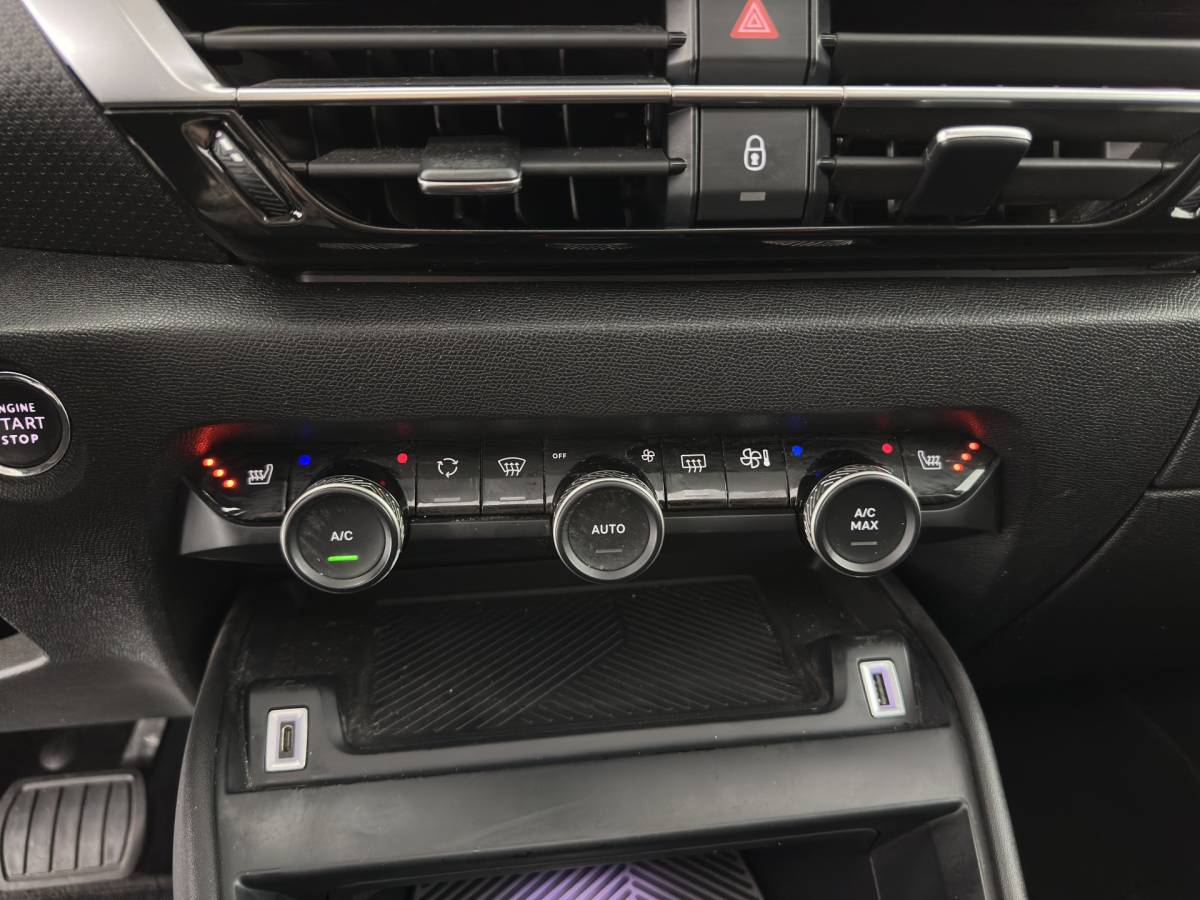 Citroën C4 Citroën C4 1.2 Puretech Shine (INCL-BTW) *PANO |  LEATHER | FULL-LED | ADAPTIVE-CRUISE |  DIGI-COCKPIT | BLINDSPOT | SHIFTPADDLES | HEATED-COMFORTSEATS | ECC | LANE-ASSIST | KEYLESS | PDC | CRUISE | DAB | HEAD-UP | 18”AL