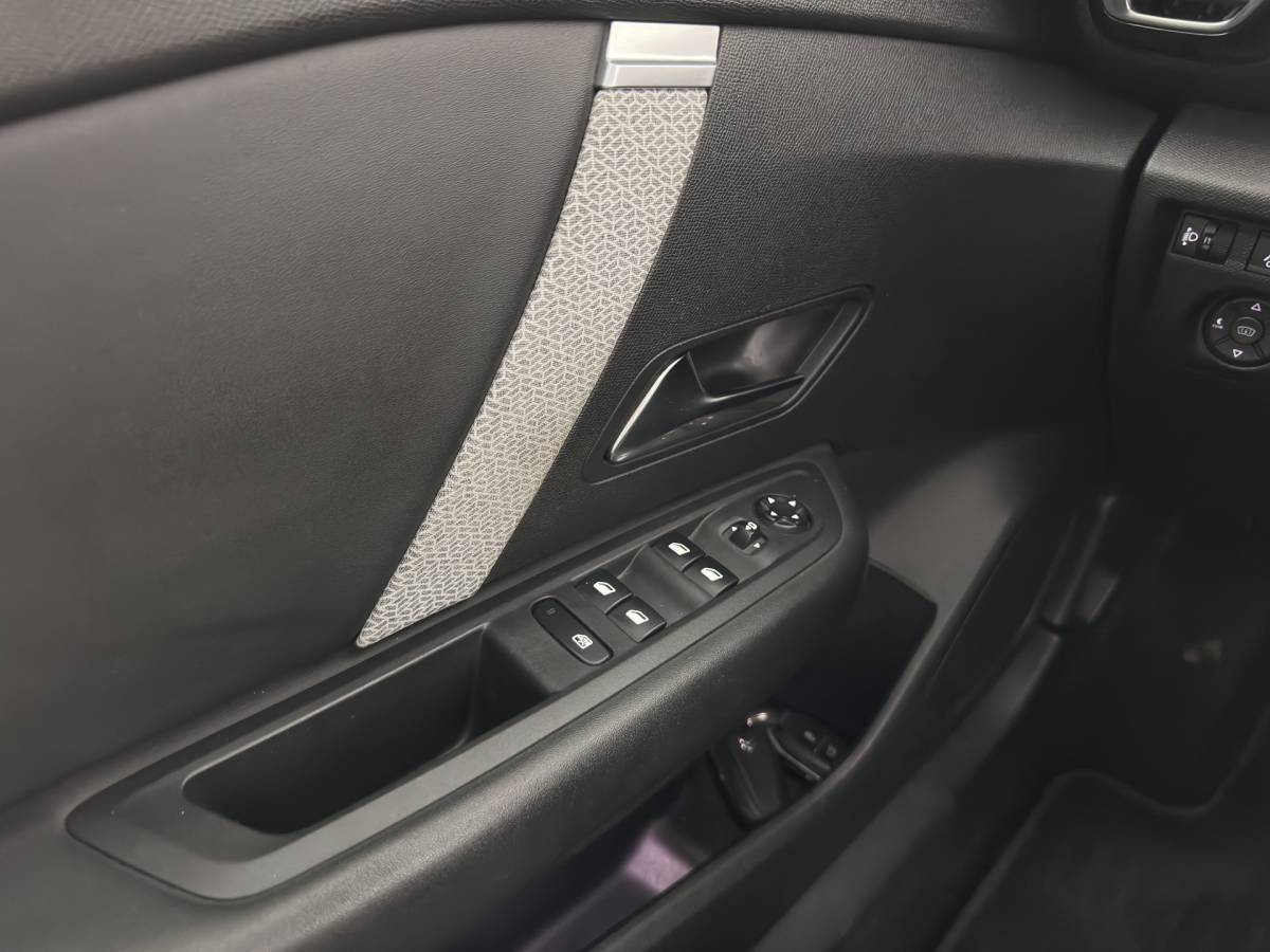 Citroën C4 Citroën C4 1.2 Puretech Shine (INCL-BTW) *PANO |  LEATHER | FULL-LED | ADAPTIVE-CRUISE |  DIGI-COCKPIT | BLINDSPOT | SHIFTPADDLES | HEATED-COMFORTSEATS | ECC | LANE-ASSIST | KEYLESS | PDC | CRUISE | DAB | HEAD-UP | 18”AL