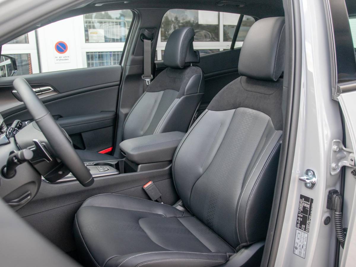 Kia Sportage Kia Sportage 1.6 T-GDi Plug-in Hybrid Black Edition Advanced | Direct leverbaar | Full Options | o.a. 19″Velgen | Pano dak | Stoelverw. achterbank | Direct leverbaar!
