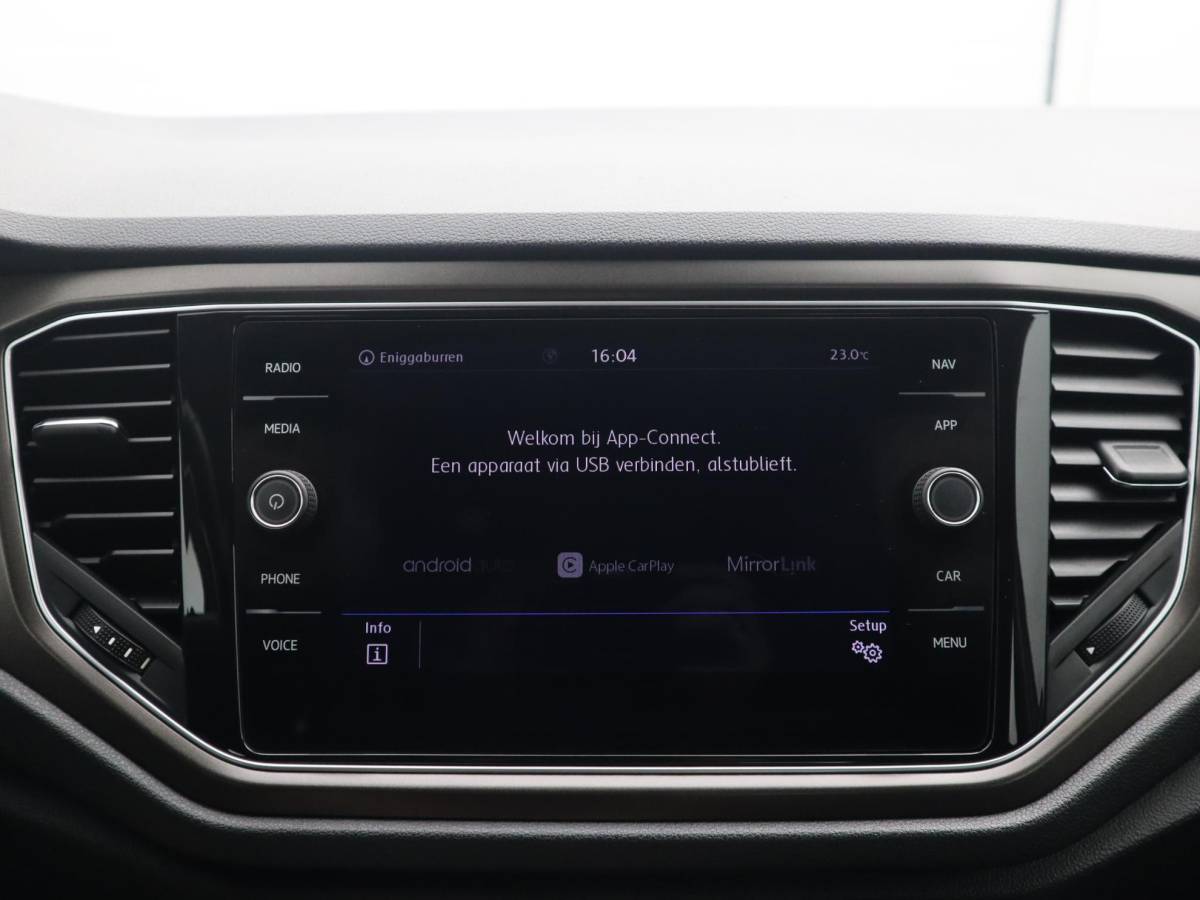 Volkswagen T-Roc Volkswagen T-Roc 1.0 TSI Style TREKHAAK / CAMERA / VIRTUAL / STOELVERW / CARPLAY / NAVI / CLIMA / PDC / BLUETOOTH / ACC / NL-AUTO