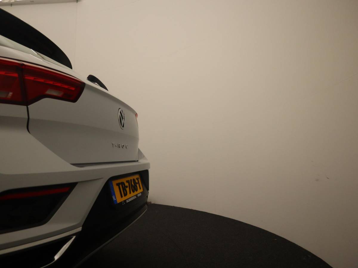 Volkswagen T-Roc Volkswagen T-Roc 1.0 TSI Style TREKHAAK / CAMERA / VIRTUAL / STOELVERW / CARPLAY / NAVI / CLIMA / PDC / BLUETOOTH / ACC / NL-AUTO