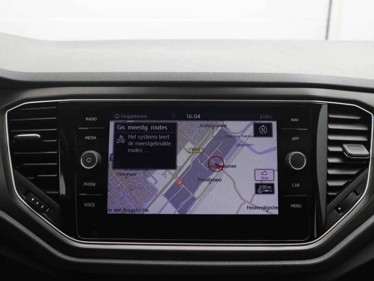 Volkswagen T-Roc Volkswagen T-Roc 1.0 TSI Style TREKHAAK / CAMERA / VIRTUAL / STOELVERW / CARPLAY / NAVI / CLIMA / PDC / BLUETOOTH / ACC / NL-AUTO