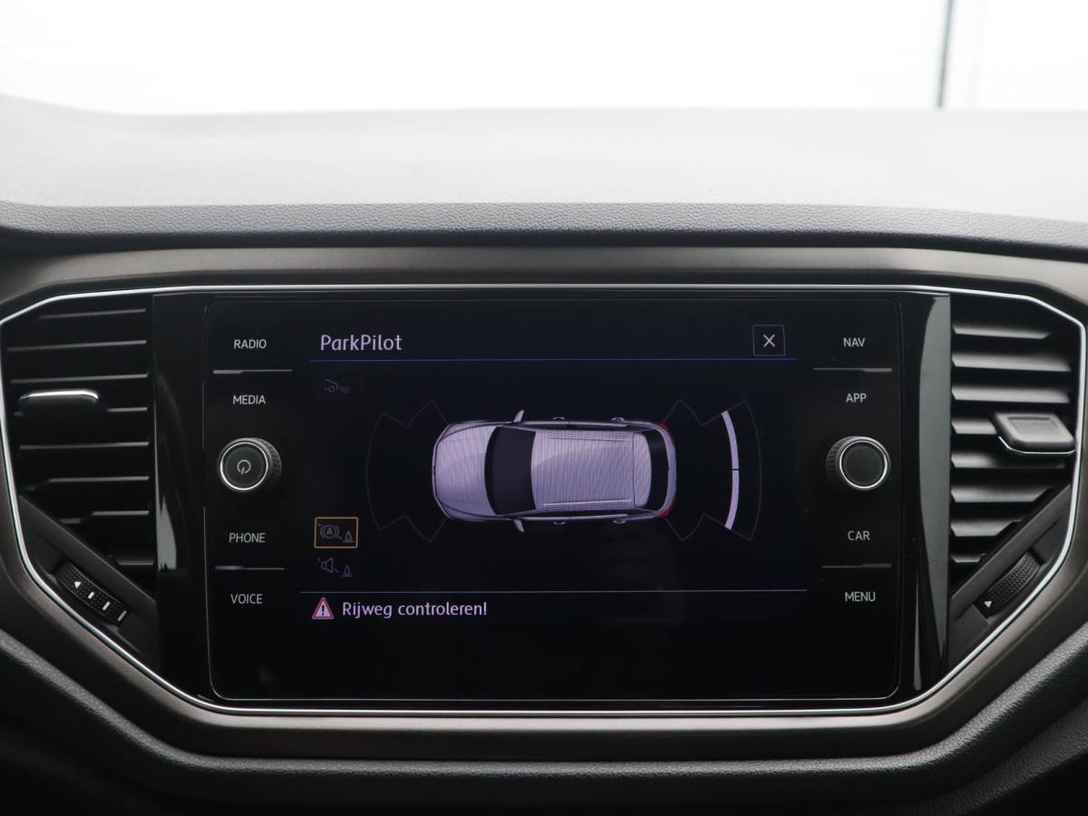 Volkswagen T-Roc Volkswagen T-Roc 1.0 TSI Style TREKHAAK / CAMERA / VIRTUAL / STOELVERW / CARPLAY / NAVI / CLIMA / PDC / BLUETOOTH / ACC / NL-AUTO