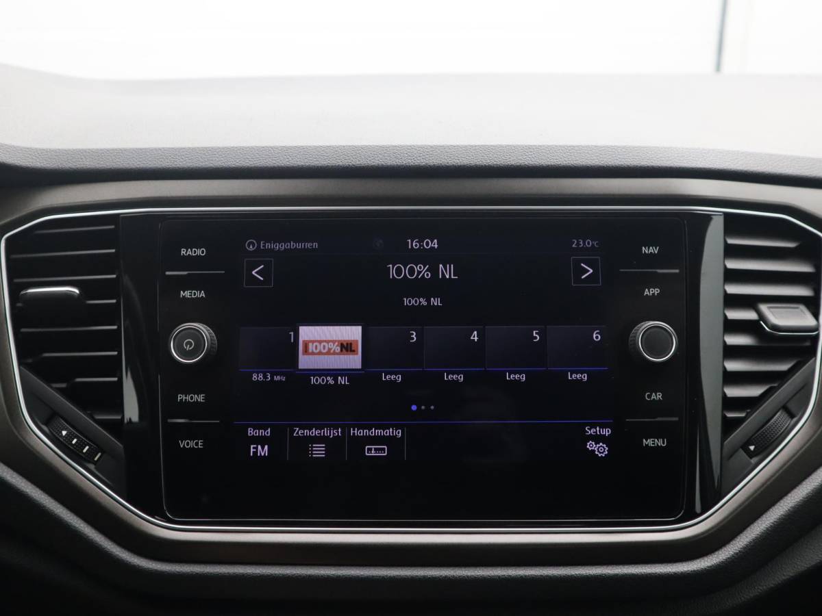 Volkswagen T-Roc Volkswagen T-Roc 1.0 TSI Style TREKHAAK / CAMERA / VIRTUAL / STOELVERW / CARPLAY / NAVI / CLIMA / PDC / BLUETOOTH / ACC / NL-AUTO