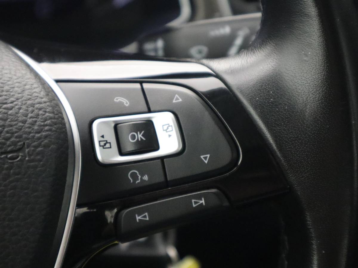 Volkswagen T-Roc Volkswagen T-Roc 1.0 TSI Style TREKHAAK / CAMERA / VIRTUAL / STOELVERW / CARPLAY / NAVI / CLIMA / PDC / BLUETOOTH / ACC / NL-AUTO