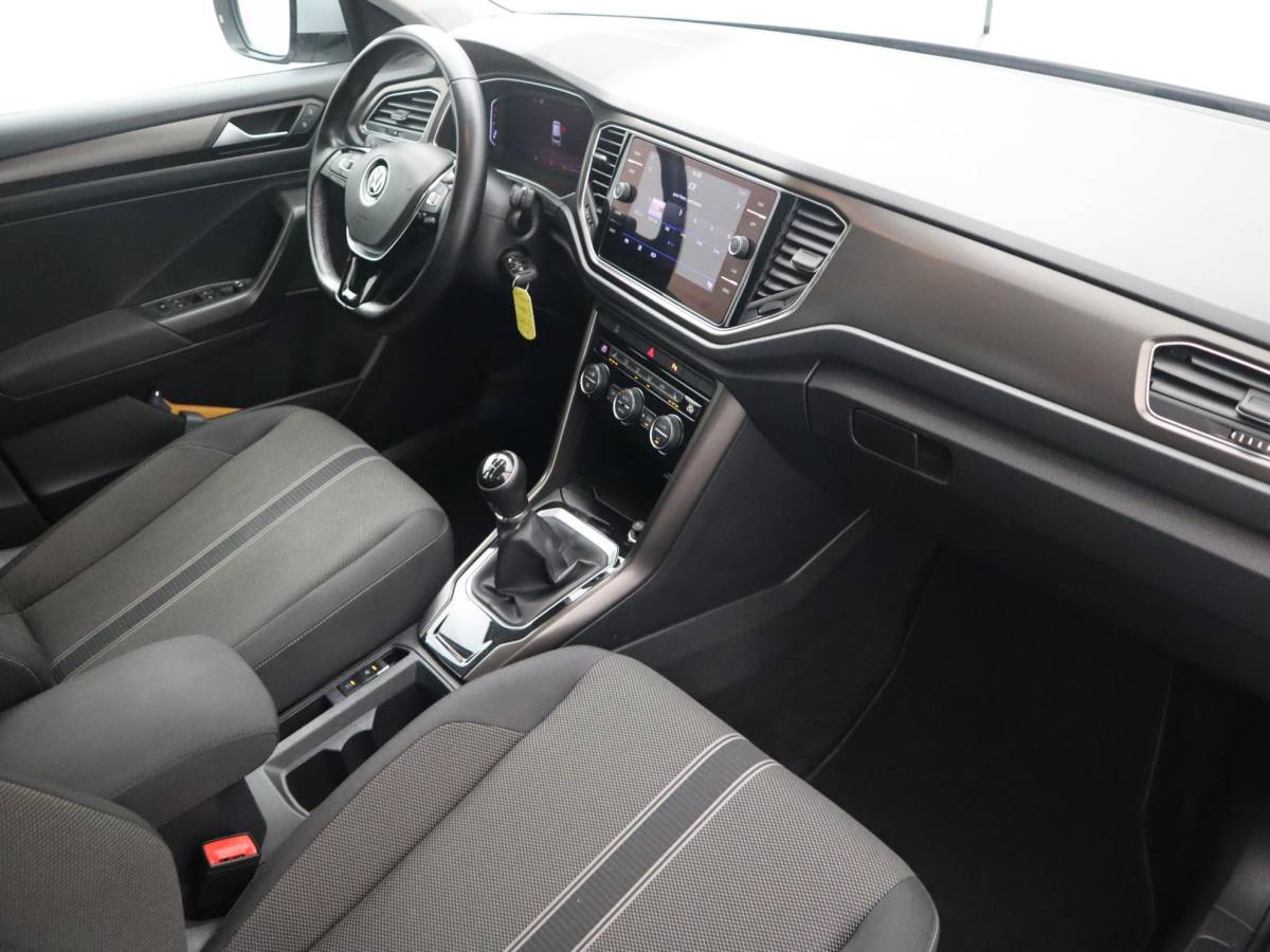 Volkswagen T-Roc Volkswagen T-Roc 1.0 TSI Style TREKHAAK / CAMERA / VIRTUAL / STOELVERW / CARPLAY / NAVI / CLIMA / PDC / BLUETOOTH / ACC / NL-AUTO