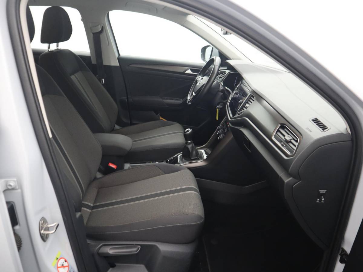 Volkswagen T-Roc Volkswagen T-Roc 1.0 TSI Style TREKHAAK / CAMERA / VIRTUAL / STOELVERW / CARPLAY / NAVI / CLIMA / PDC / BLUETOOTH / ACC / NL-AUTO