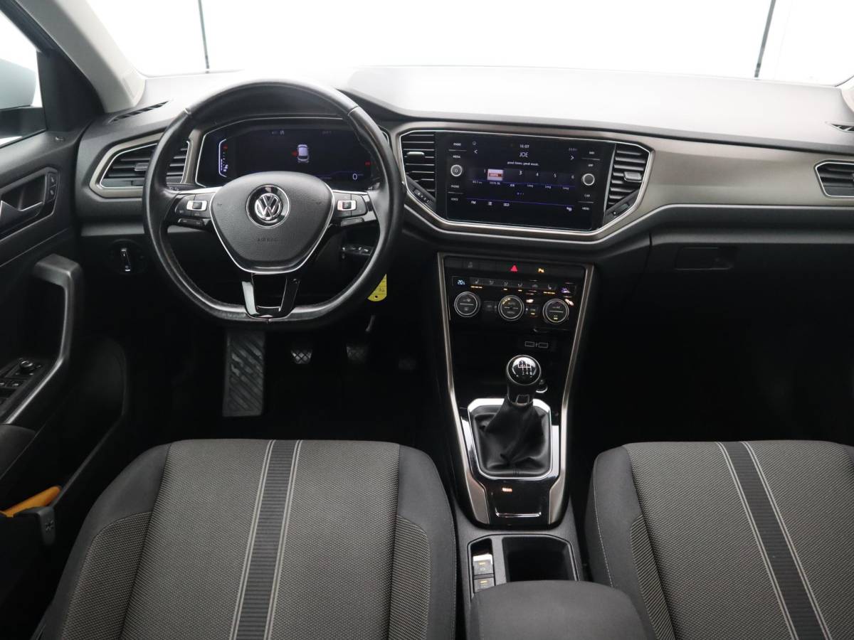 Volkswagen T-Roc Volkswagen T-Roc 1.0 TSI Style TREKHAAK / CAMERA / VIRTUAL / STOELVERW / CARPLAY / NAVI / CLIMA / PDC / BLUETOOTH / ACC / NL-AUTO