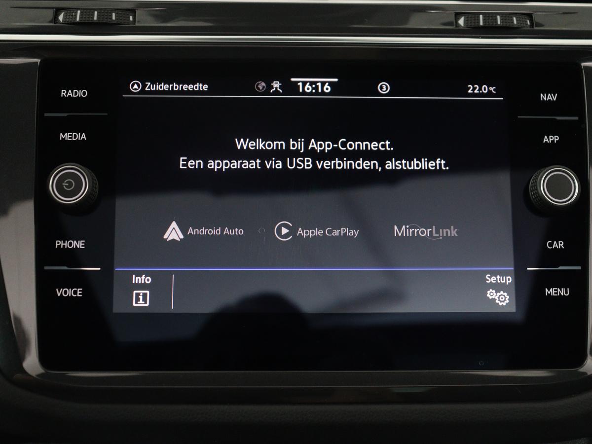 Volkswagen Tiguan Volkswagen Tiguan 1.5 eHybrid Life Edition | SOH 91,0% | Panoramadak | Memory | Leder | Stuur/stoel verwarming | Adaptive cruise | Sfeerverlichting | 360 camera | Park assist | Carplay | Elektrische achterklep