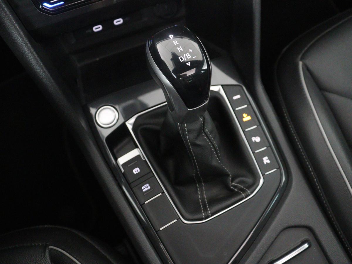 Volkswagen Tiguan Volkswagen Tiguan 1.5 eHybrid Life Edition | SOH 91,0% | Panoramadak | Memory | Leder | Stuur/stoel verwarming | Adaptive cruise | Sfeerverlichting | 360 camera | Park assist | Carplay | Elektrische achterklep