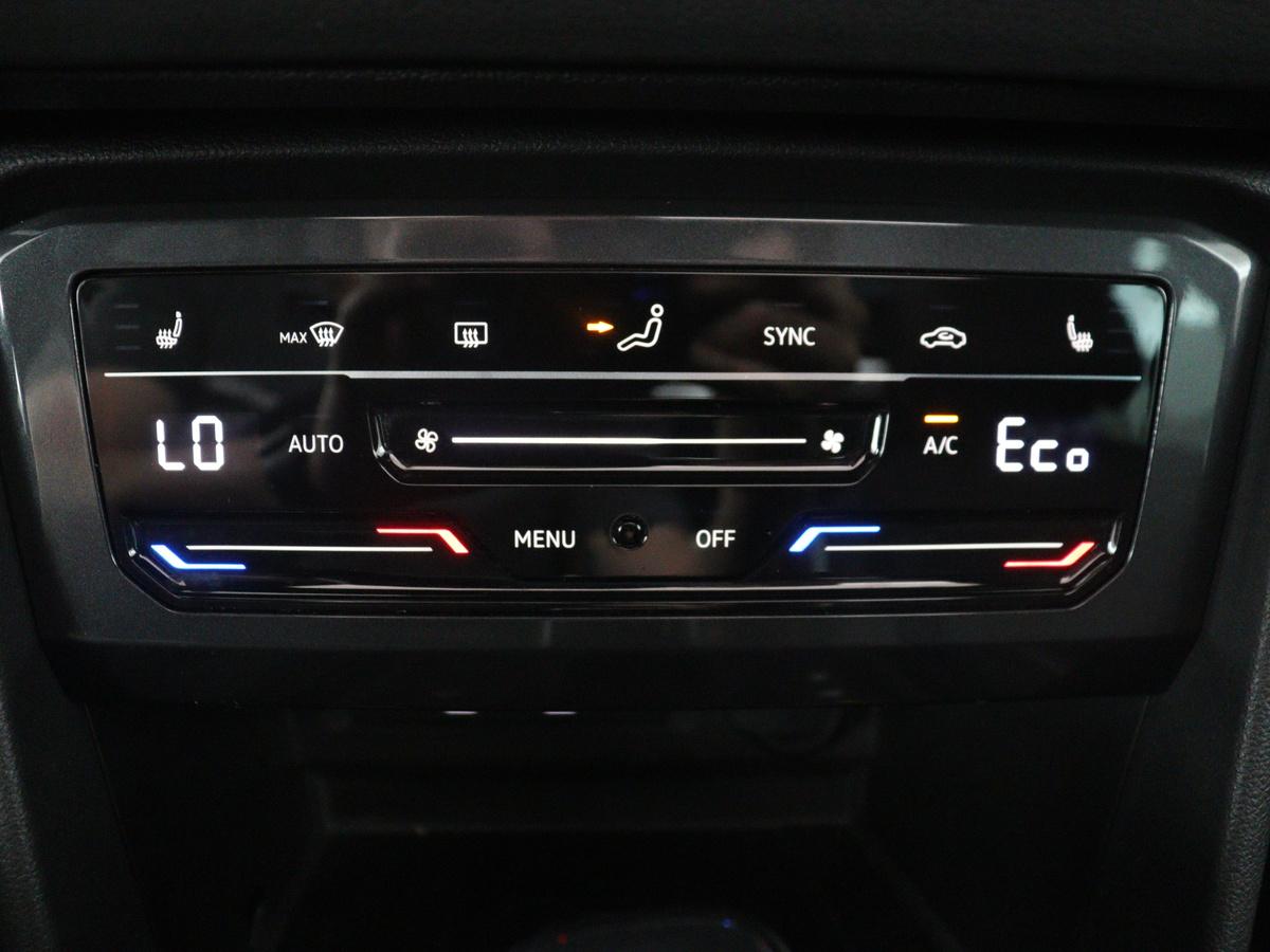 Volkswagen Tiguan Volkswagen Tiguan 1.5 eHybrid Life Edition | SOH 91,0% | Panoramadak | Memory | Leder | Stuur/stoel verwarming | Adaptive cruise | Sfeerverlichting | 360 camera | Park assist | Carplay | Elektrische achterklep