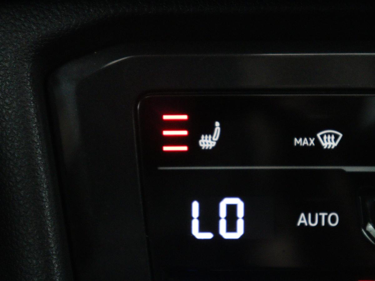 Volkswagen Tiguan Volkswagen Tiguan 1.5 eHybrid Life Edition | SOH 91,0% | Panoramadak | Memory | Leder | Stuur/stoel verwarming | Adaptive cruise | Sfeerverlichting | 360 camera | Park assist | Carplay | Elektrische achterklep