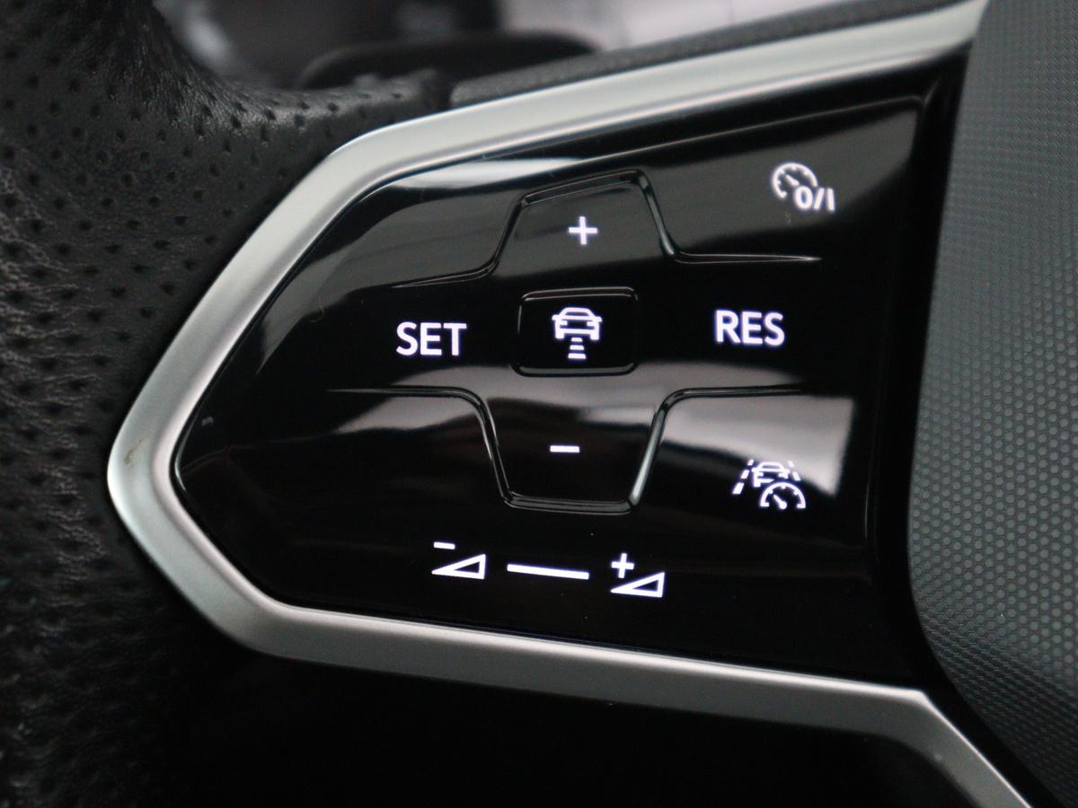 Volkswagen Tiguan Volkswagen Tiguan 1.5 eHybrid Life Edition | SOH 91,0% | Panoramadak | Memory | Leder | Stuur/stoel verwarming | Adaptive cruise | Sfeerverlichting | 360 camera | Park assist | Carplay | Elektrische achterklep