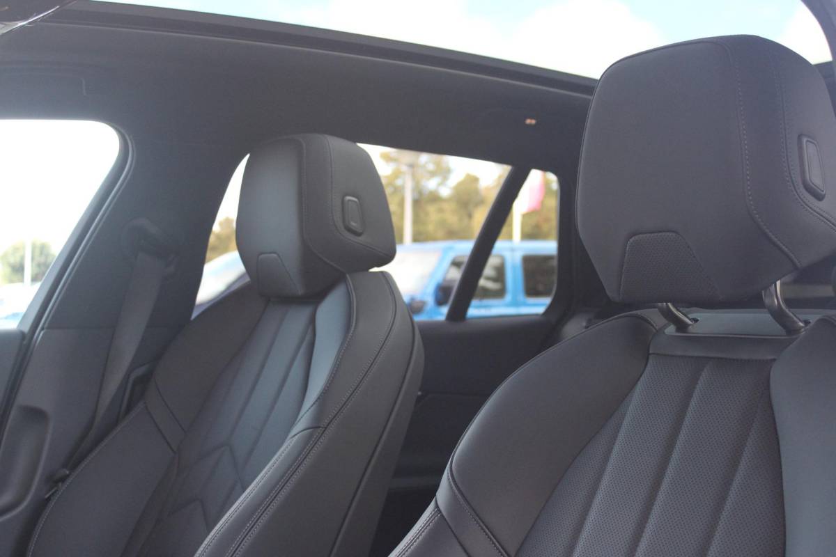 BMW 5 Serie BMW 5-serie Touring 520i M-SPORT | PANORAMA DAK | TREKHAAK ELEKTRISCH WEGKLAPBAAR | HARMAN KARDON AUDIO SYSTEM | SHADOW LINE PAKKET | ELEKTRISCH VERSTELBARE VOORSTOELEN MET GEHEUGENFUNCTIE | STOEL VENTILATIE VOOR | STOEL VERWARMING VOOR + ACHTER | 360° CAMERA | DRAADLOZE TELEFOONLADER | STAND VERWARMING | LEDEREN BEKLEDING “VEGANZA ZWART” | WARMTEWEREND GLAS | SPORT CHASSIS “M-TECHNIC” | INNOVATIE PAKKET: (HEAD UP DISPLAY/LIVE NAVIGATIE/INTERIEUR CAMERA/PARKEERSENSOREN VOOR+ACHTER/CONNECTED SERVICES) | DRAADLOZE APPLE CARPLAY/ANDROID AUTO | TRAVEL PAKKET (ELEKTRISCH BEDIENBARE ACHTERKLEP/COMFORT ACCESS/TOEGANG VIA SMARTPHONE) | DODEHOEK DETECTIE | ELEKTRISCH BEDIENBAAR STUURKOLOM |